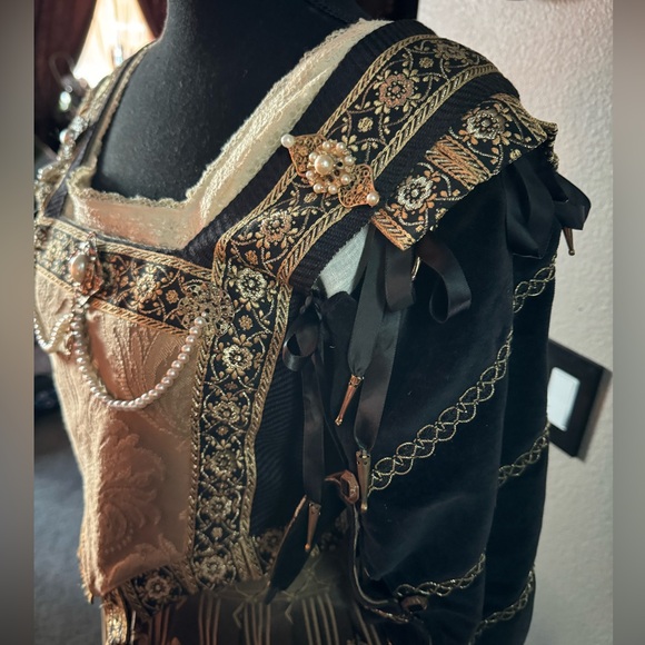 Medieval Renaissance Black and Gold OOAK Professionally Made Dress - Picture 12 of 16